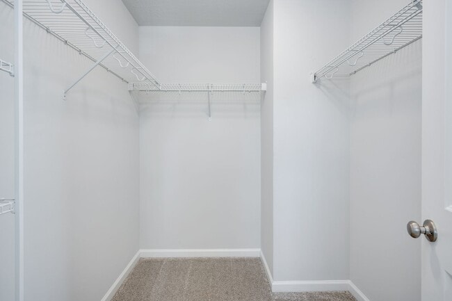 Building Photo - 3 Bedroom 2.5 Bath Townhouse