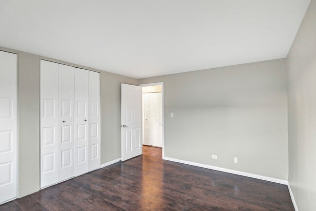 Building Photo - 1321 Yarmouth Ct