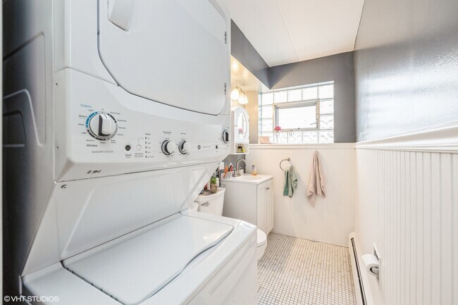 Building Photo - 6148 Kensington Ave