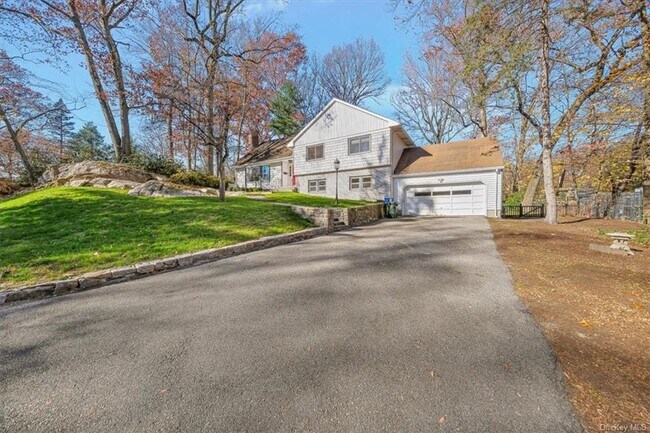 Building Photo - 3 Lakeview Ave