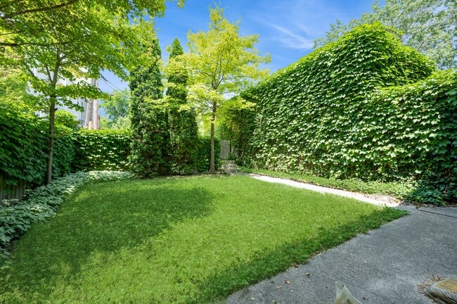 Building Photo - 616 S Oakley Blvd