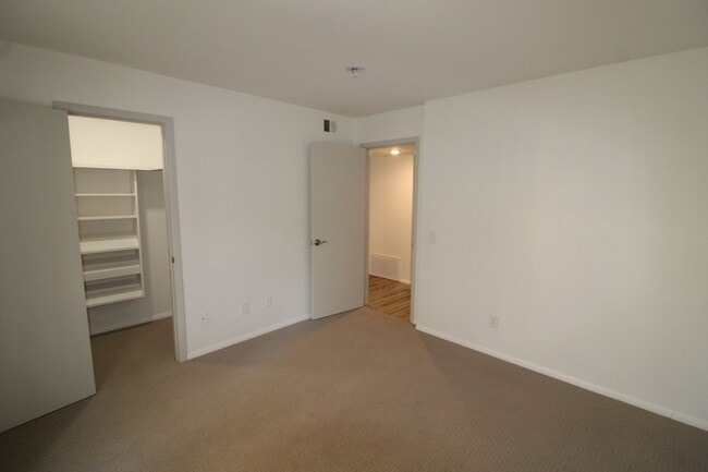 Building Photo - 663 Bishops Lodge Rd
