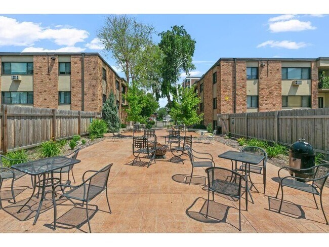 Building Photo - 2530 1st Ave S