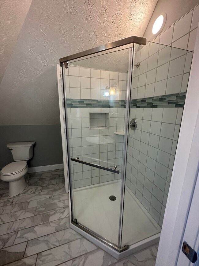 Building Photo - 460 Alden Ave