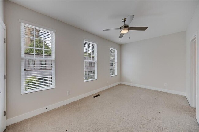 Building Photo - 733 Taylor Ct