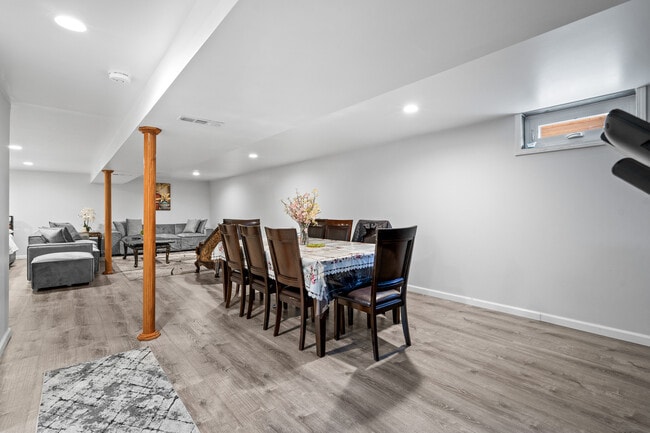 Building Photo - 7625 W Strong St