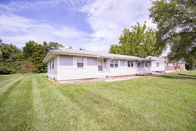 Building Photo - 2817 N Willowbrook Rd