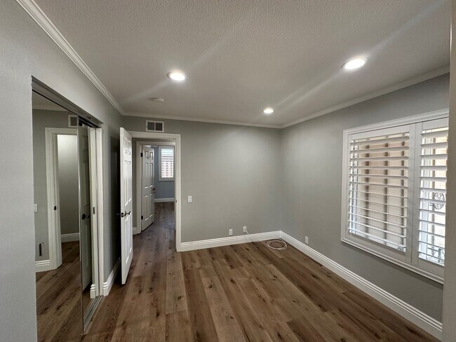 Building Photo - Stunning 4+2 Pool Home Home In Westlake Hi...