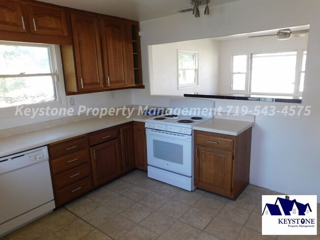 Building Photo - 2 Bedroom/1 Bath/ 1 Car Garage House on Corner Lot - $1,125/$1,125