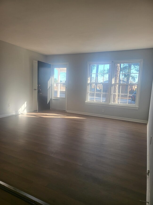 Building Photo - 757 Goodyear Dr