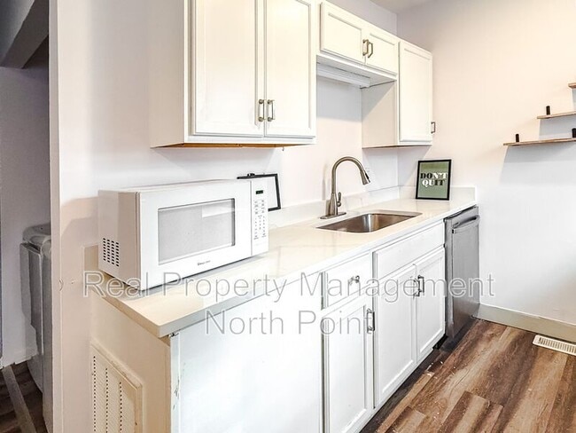 Building Photo - 515 Lynch Ave NW