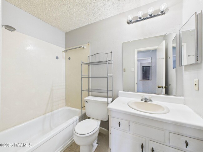 Building Photo - 511 Fox Run Ave