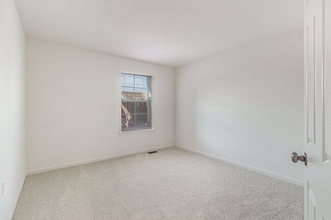 Building Photo - 7864 Oak Brook Dr