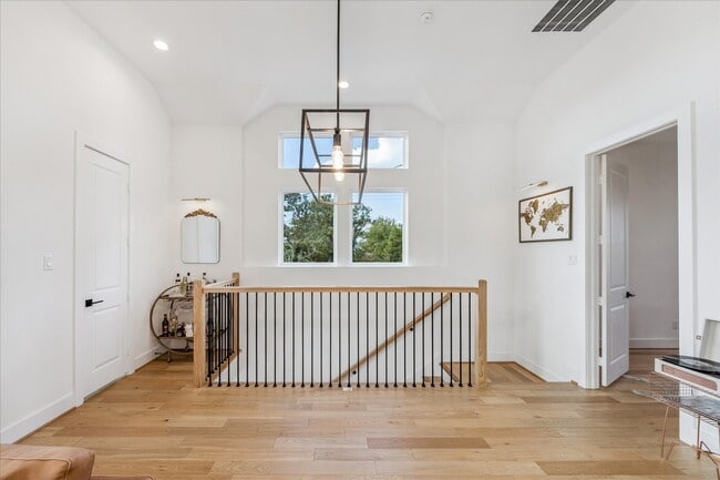 Building Photo - 105 W Whitney St