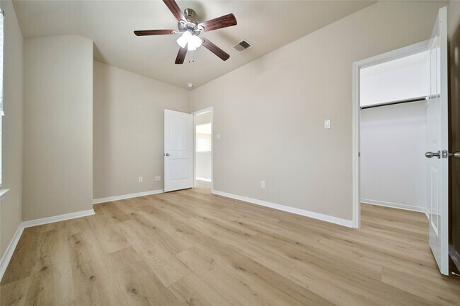 Building Photo - 4419 Fenway Park Way