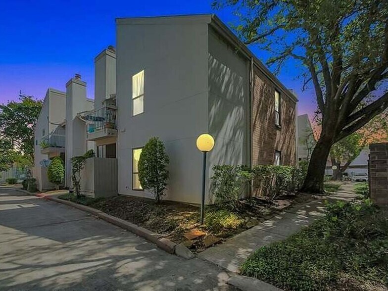 Building Photo - 7950 N Stadium Dr