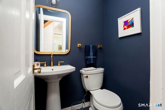 Building Photo - 5 Tall Trees Dr