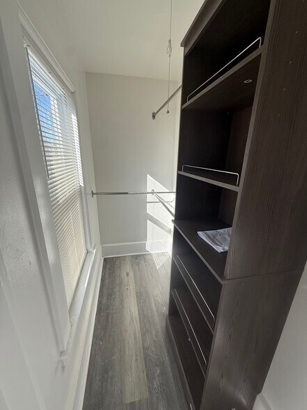 Building Photo - 190 Ash St