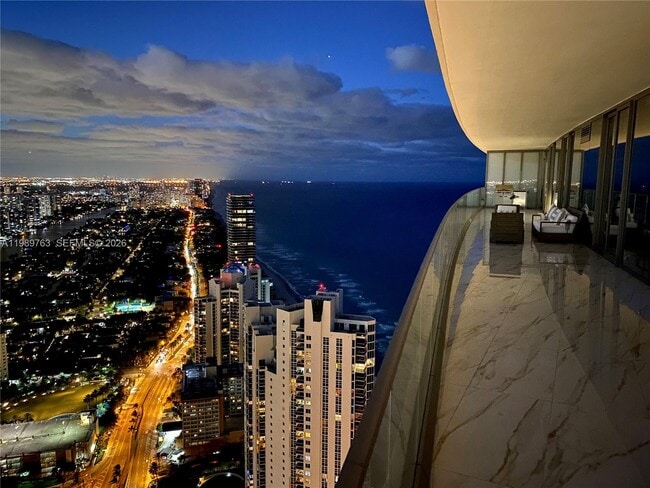 Building Photo - 18975 Collins Ave