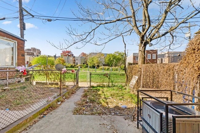 Building Photo - 418 N Collington Ave