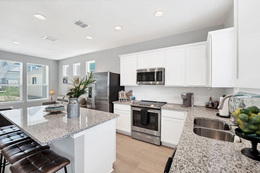 Building Photo - 2147 Hofstaat