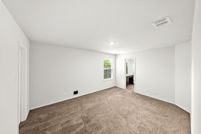 Building Photo - New Rental Alert! 2 Weeks Free Rent with 15 Month Lease