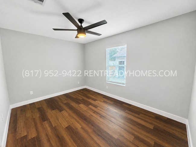 Building Photo - 1104 Sunset Dr