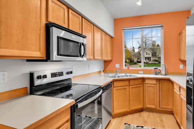 Building Photo - 7020 Holly Park Dr S