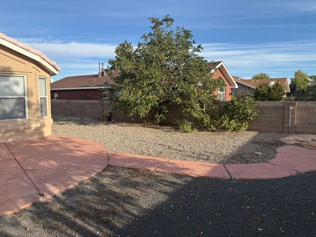 Building Photo - Great 3 Bedroom 2 Bath home with appliance...