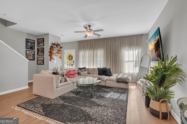 Building Photo - 1954 Sanford Dr