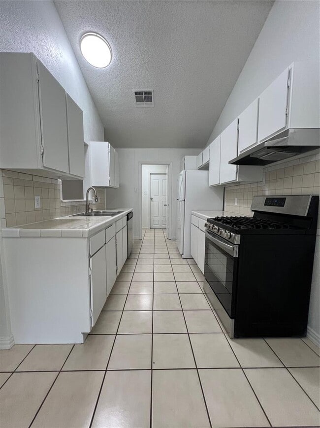 Building Photo - 12304 Double Tree Ln