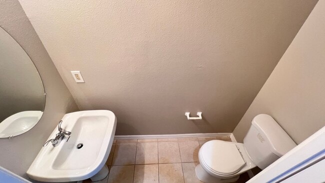 Building Photo - Beautiful 3/2 Townhouse Available !!