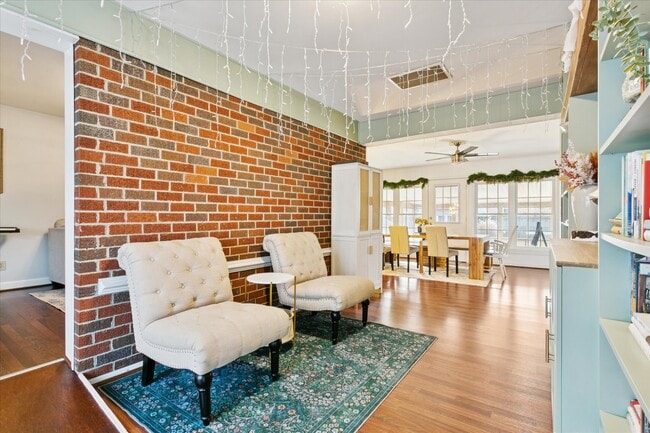 Building Photo - 18 S Greenfield Ave