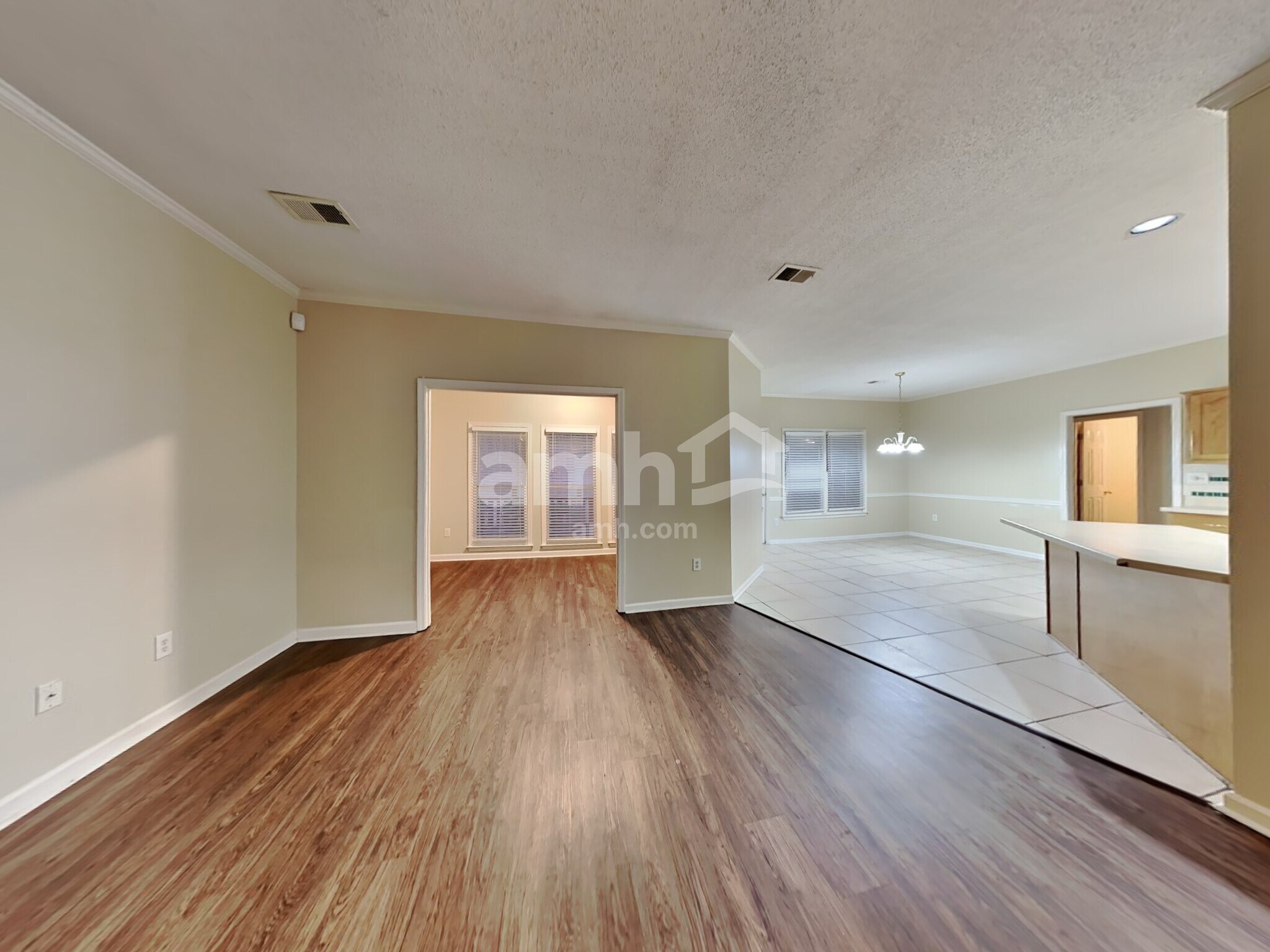 Building Photo - 2713 Country Glade Cv N