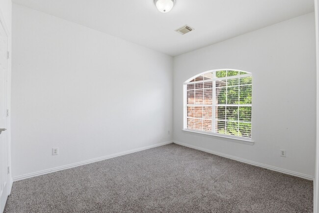 Building Photo - 16023 Powder Springs Ln
