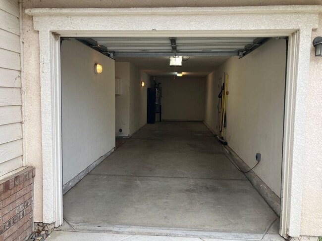 Building Photo - 358 Sunshine Way