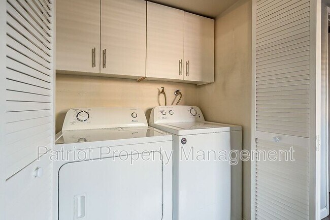 Building Photo - 8331 E Thomas Rd