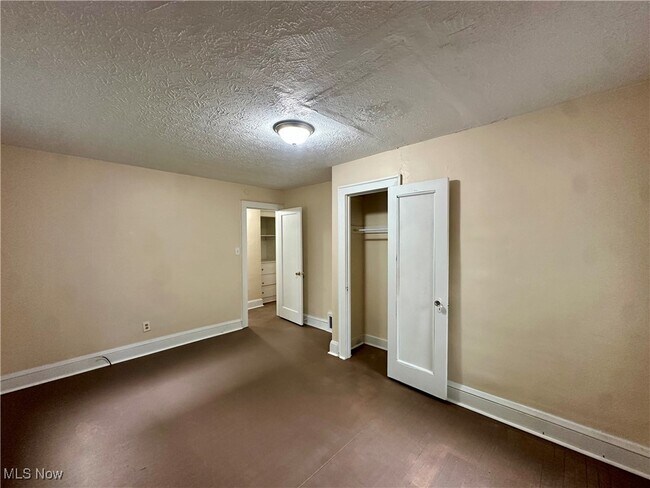 Building Photo - 1248 Pondview Ave