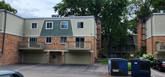 Building Photo - 7411 W Franklin Ave