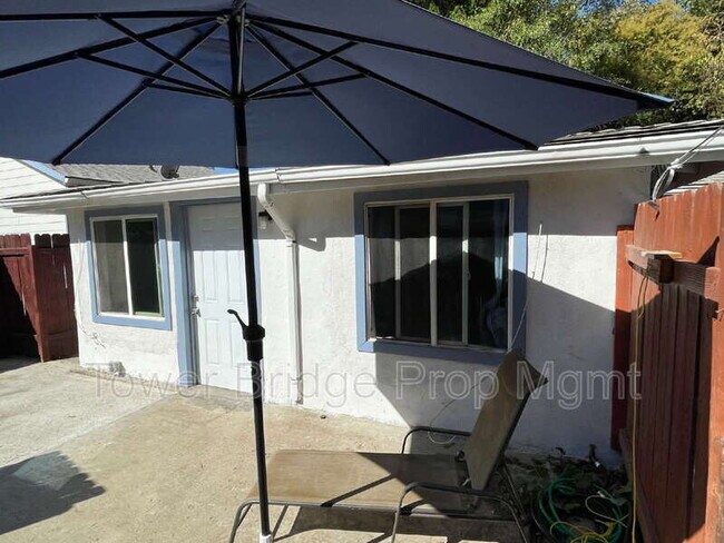 Building Photo - 474 Harding Ave