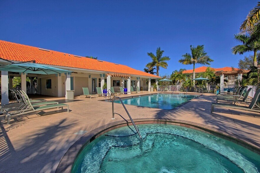 Building Photo - 3695 Island Club Dr