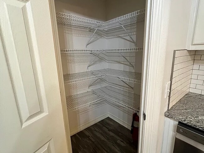 Building Photo - 1424 Roebling Tr