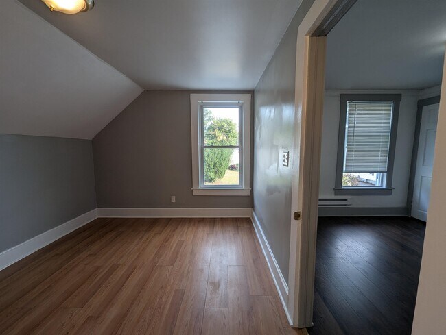 Building Photo - 20 Chellis St