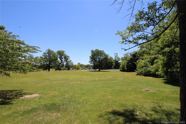 Building Photo - 637 Cove Rd