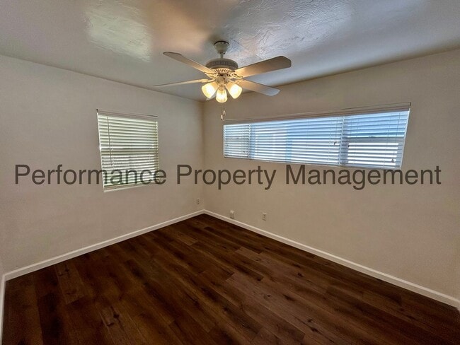 Building Photo - Cute 3 Bed/1 Bath SW Bakersfield Home w RBP & $0 Deposit Option