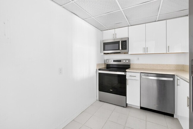 Building Photo - 3540 S Ocean Blvd