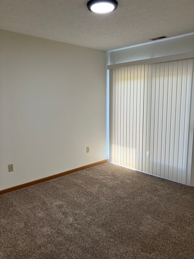 Building Photo - Modern & Spacious 2-Bedroom Ranch Condo – ...
