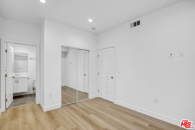 Building Photo - 618 E 28th St