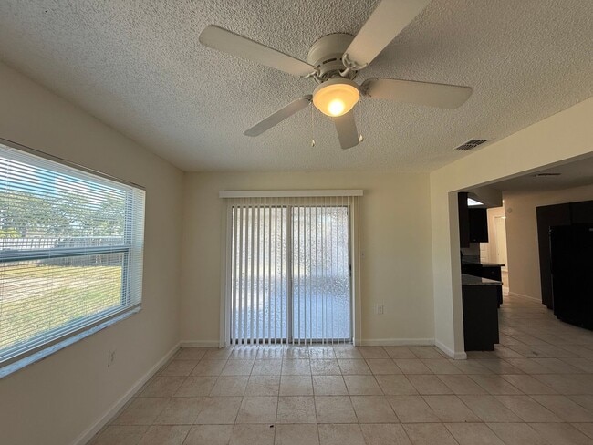 Building Photo - 8649 Paxton Dr