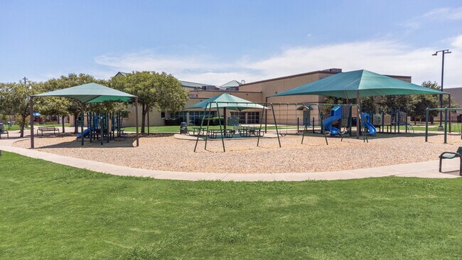 Building Photo - Charming Condo in Valley Ranch